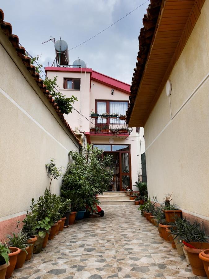 Vila Kodra Bed and Breakfast Tirana Exterior foto